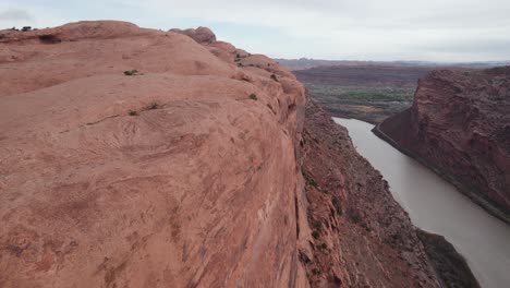 Vea-La-Belleza-Natural-De-Moab,-Utah,-Desde-Una-Nueva-Perspectiva-Con-Imágenes-De-Drones