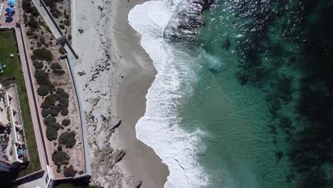 La-Jolla-Surf-Zone-Drohnenansicht-Am-Frühen-Morgen