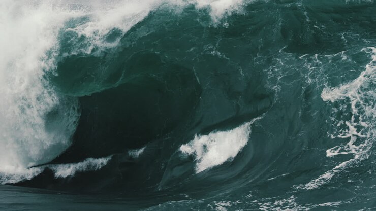 Heavy wave surging along a shallow rock shelf. Slow motion enables you to see every gurgle in the wave as it breaks.