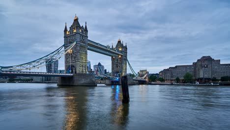 Timelapse-De-La-Hora-Azul-Del-Puente-De-La-Torre-En-Londres