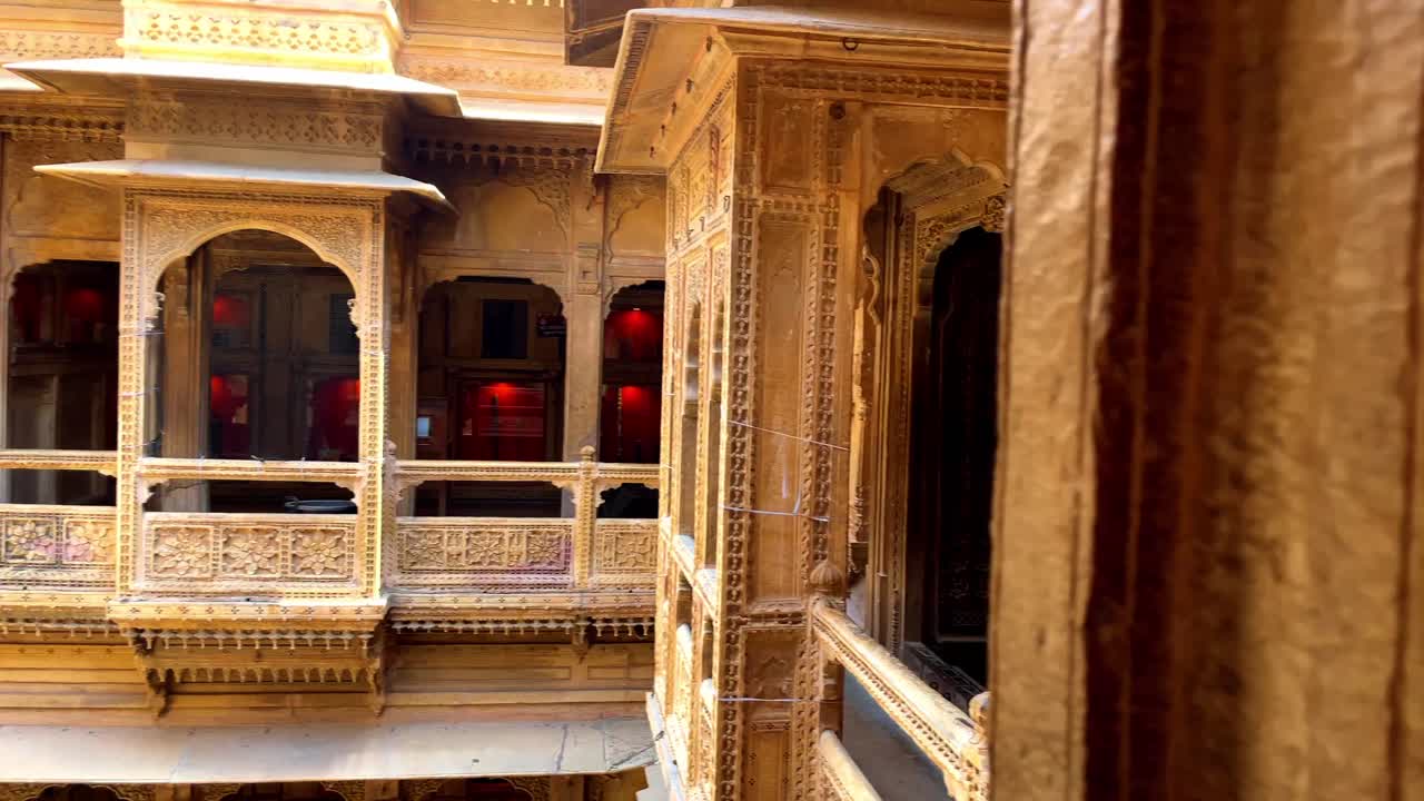 la intrincada arquitectura de un palacio en jaisalmer, rajasthan