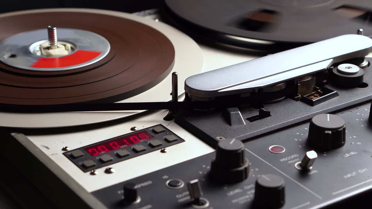 프로페셔널 릴 투 릴 테이프 레코더에서 오디오 녹음, 클로즈업