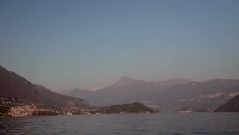 Comer-See-Und-Die-Alpen-In-Como,-Italien