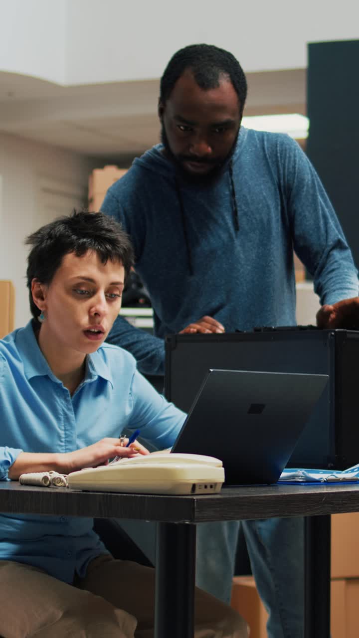 Vertical video: Entrepreneurs team working on stock shipping with laptop