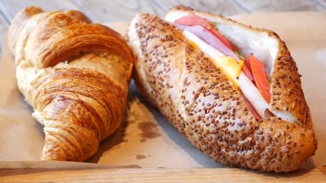 croissant y sándwiches