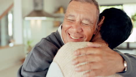 Pareja-De-Ancianos,-Amor-Y-Abrazo-En-Casa