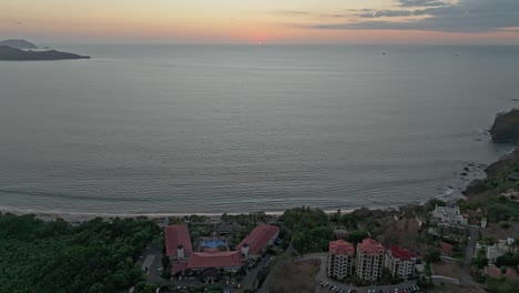 Resplandor-Junto-Al-Mar:-Serenidad-Al-Atardecer-En-La-Costa