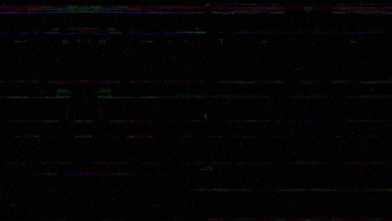 Glitch digitale, rumore statico e distorsione del colore su sfondo nero