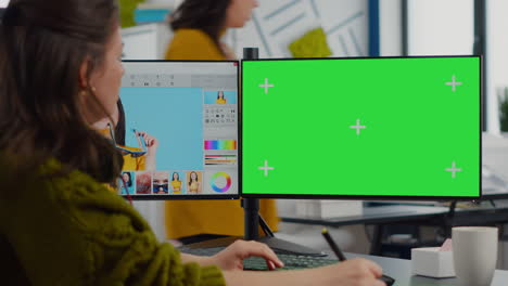 retocador creativo para editar fotos utilizando la pantalla de teclas cromáticas