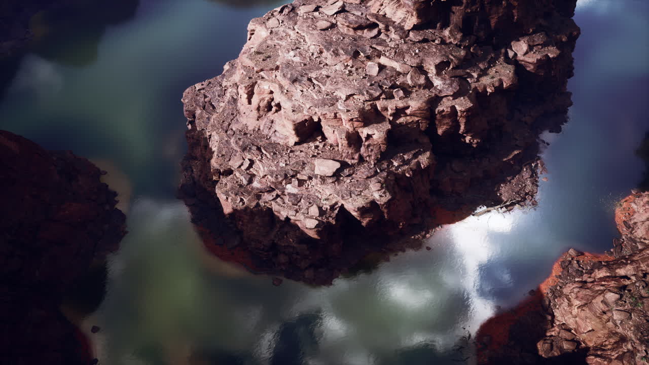 vista aérea de un cañón con un río