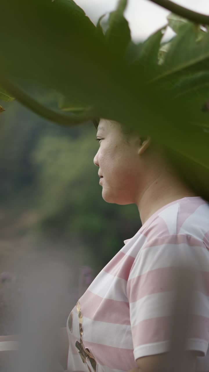 자연 속의 여성