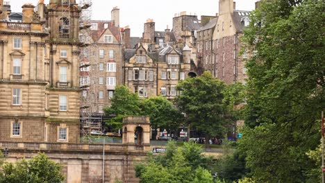 historic buildings and greenery in edinburgh