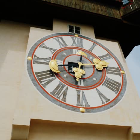 Alte-Uhr-Auf-Dem-Turm-In-Der-Stadt-Graz-Österreich