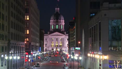 the indiana state capital building in indianapolis at night