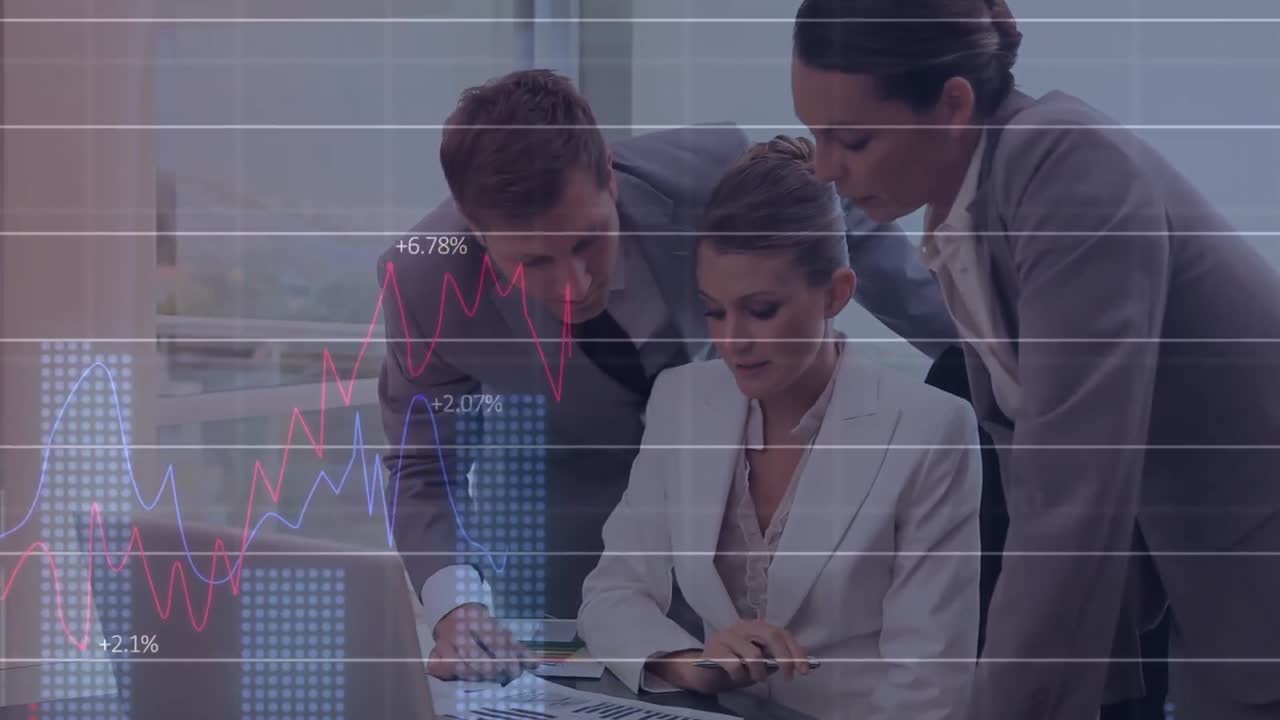 Animação de processamento de dados estatísticos sobre diversos empresários discutindo juntos no escritório