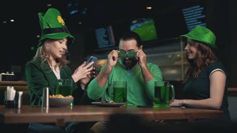 friends celebrating saint patrick's day in a pub 1