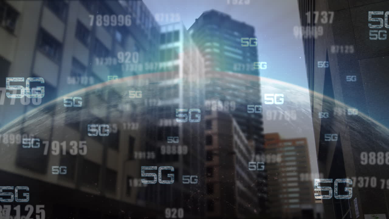 animación de números cambiantes y texto 5g sobre el paisaje urbano moderno