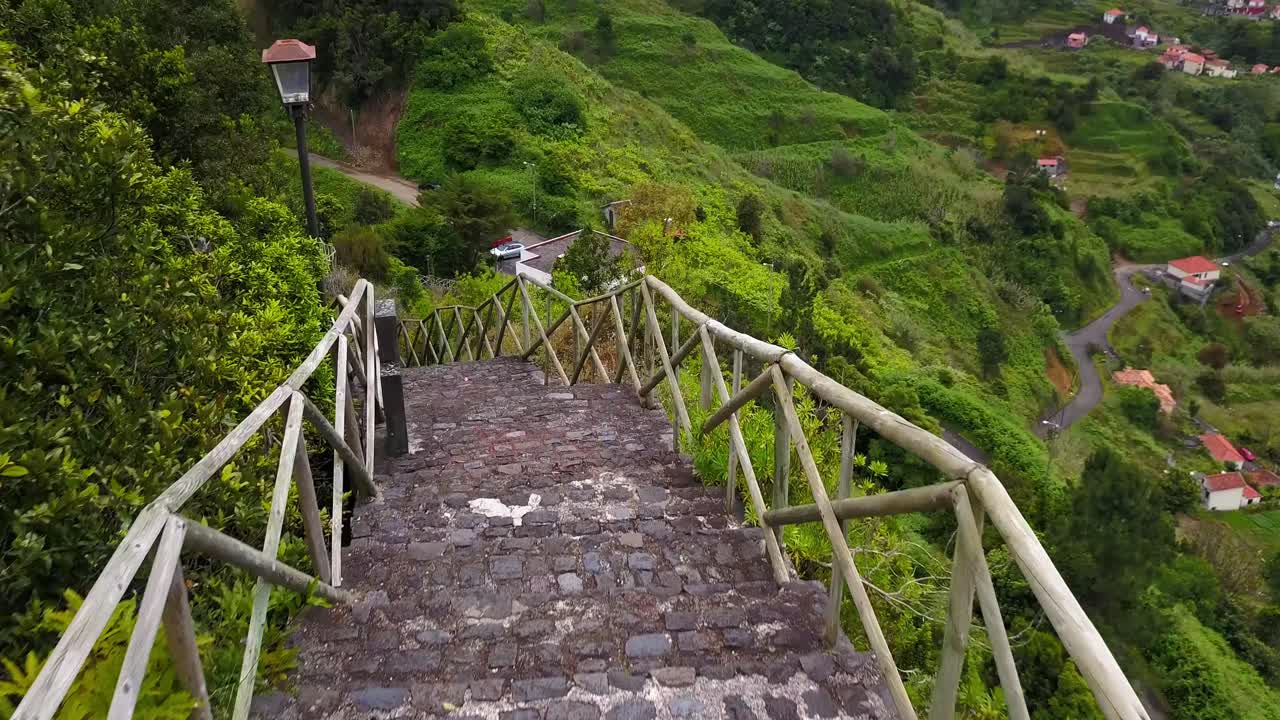 вид на долину из святилища богоматери фатимской в португалии