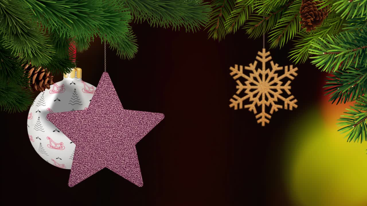 los adornos de navidad y los pinos se balancean en un fondo bokeh en bucle