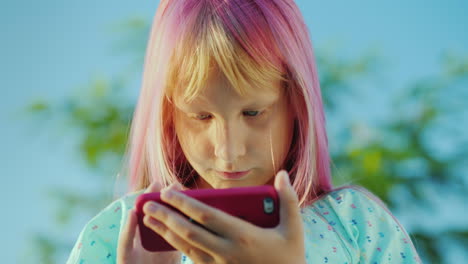 Cool-Girl-With-Pink-Hair-Is-Talking-Through-A-Smart-Watch-Parental-Control-Concept