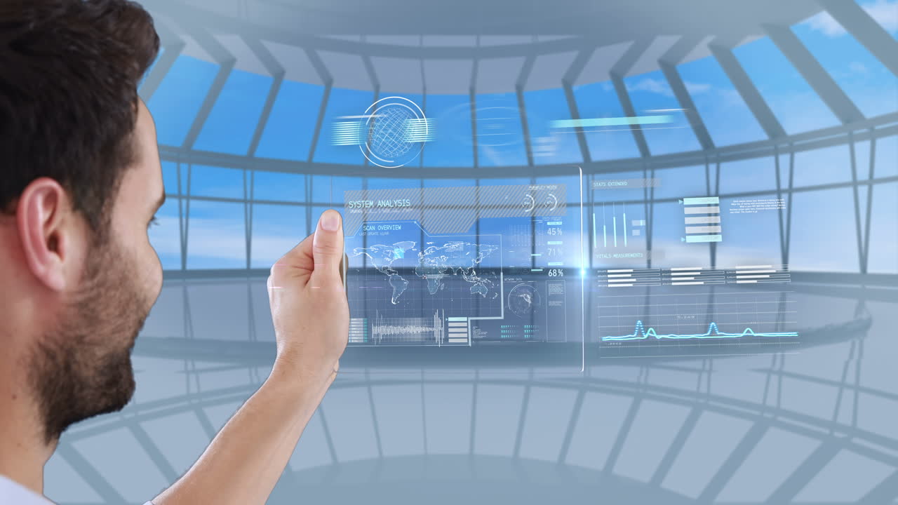 미래의 디지털 태블릿을 사용하는 사람