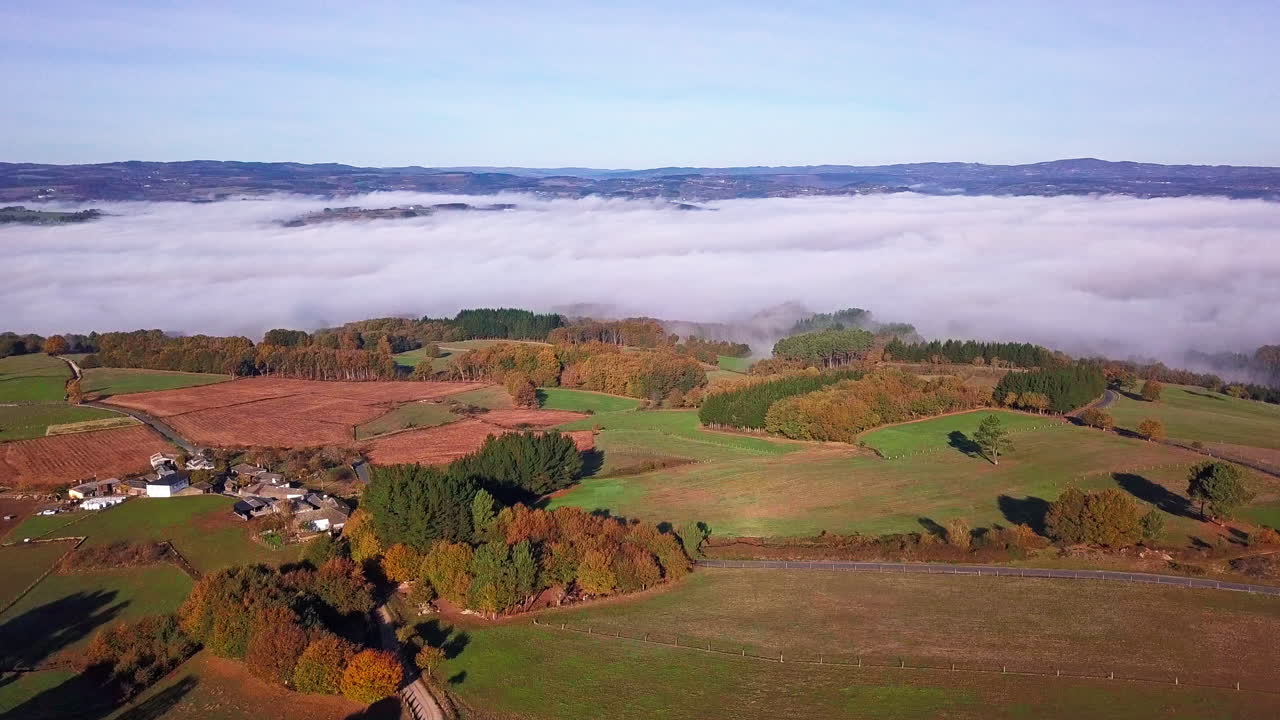 asombroso drone filmado sobre el camino de santiago sendero y tierras de cultivo en españa