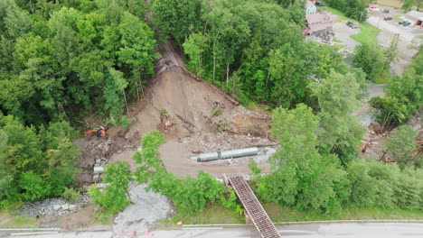 vías ferroviarias interrumpidas por la erosión en ludlow afectada por las inundaciones, vt
