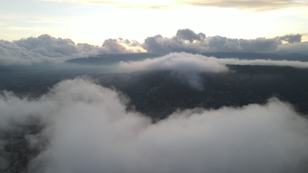 회색 구름 하늘