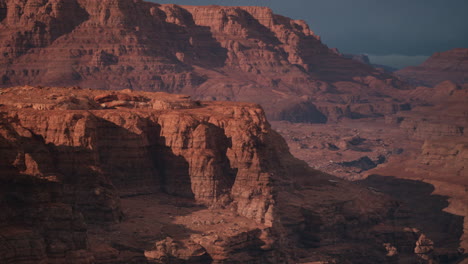 el gran cañón en arizona en un día soleado