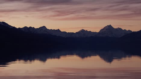 New-Zealand-autumn-season-landscape-with-mountains-during-sunset-in-Mt