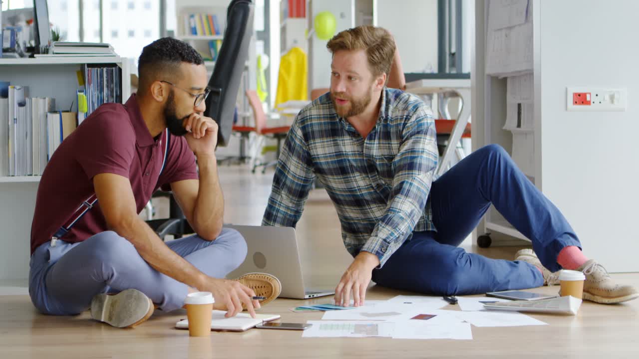 사무실 4k에서 함께 일하는 건축가