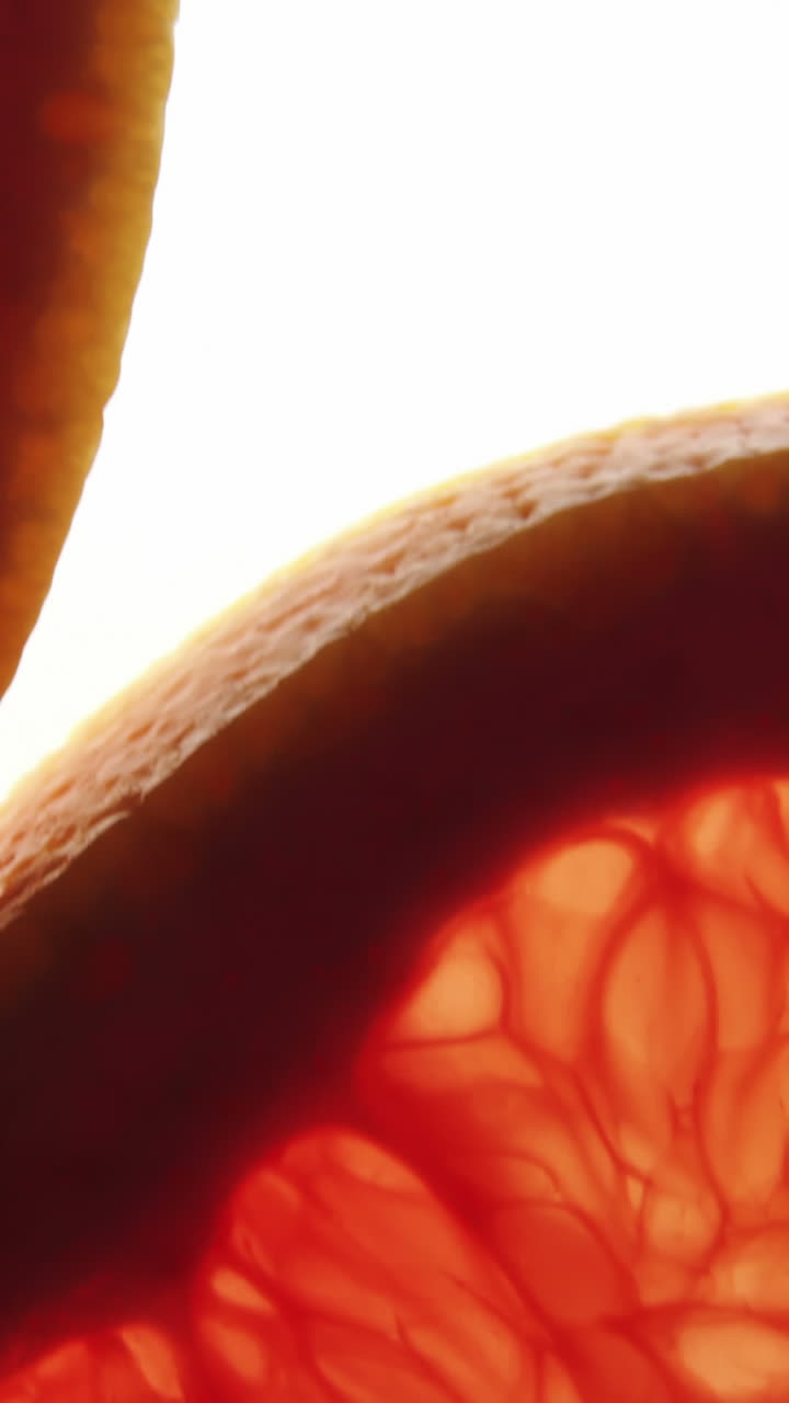 primer plano de una naranja mitad sangre