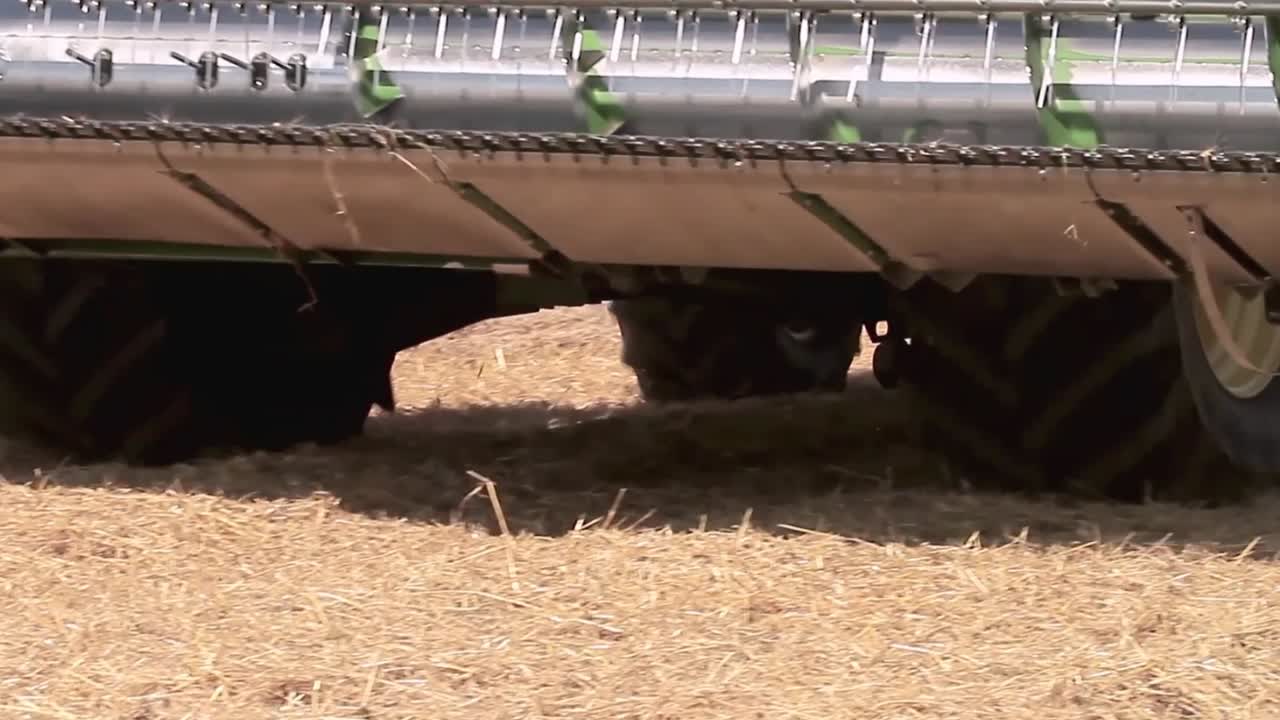 밀을 수확하는 분야에서 수확기를 결합 스톡 푸티지-1