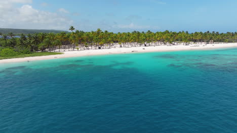 Isla-Cayo-Sombrero,-Mar-Caribe-En-Chichiriviche,-Estado-Falcón-En-Venezuela---Parque-Nacional-Morrocoy