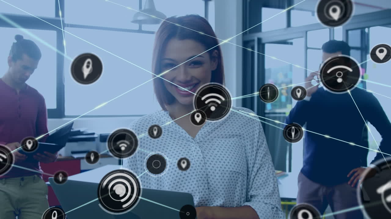 animación de la red de conexiones con iconos sobre diversas personas de negocios que usan computadoras portátiles