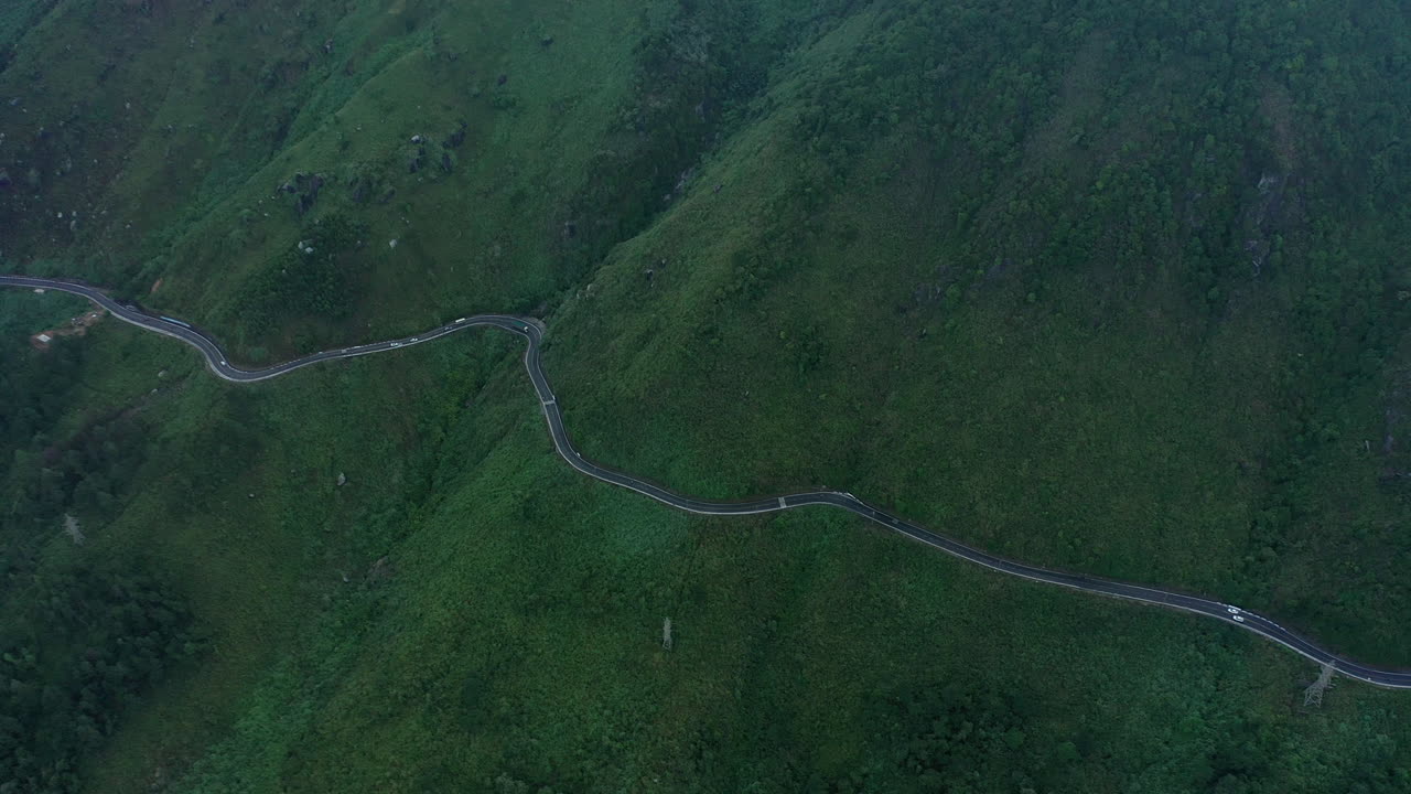 우리는 세계를 여행하기 위해 만들어졌습니다.
