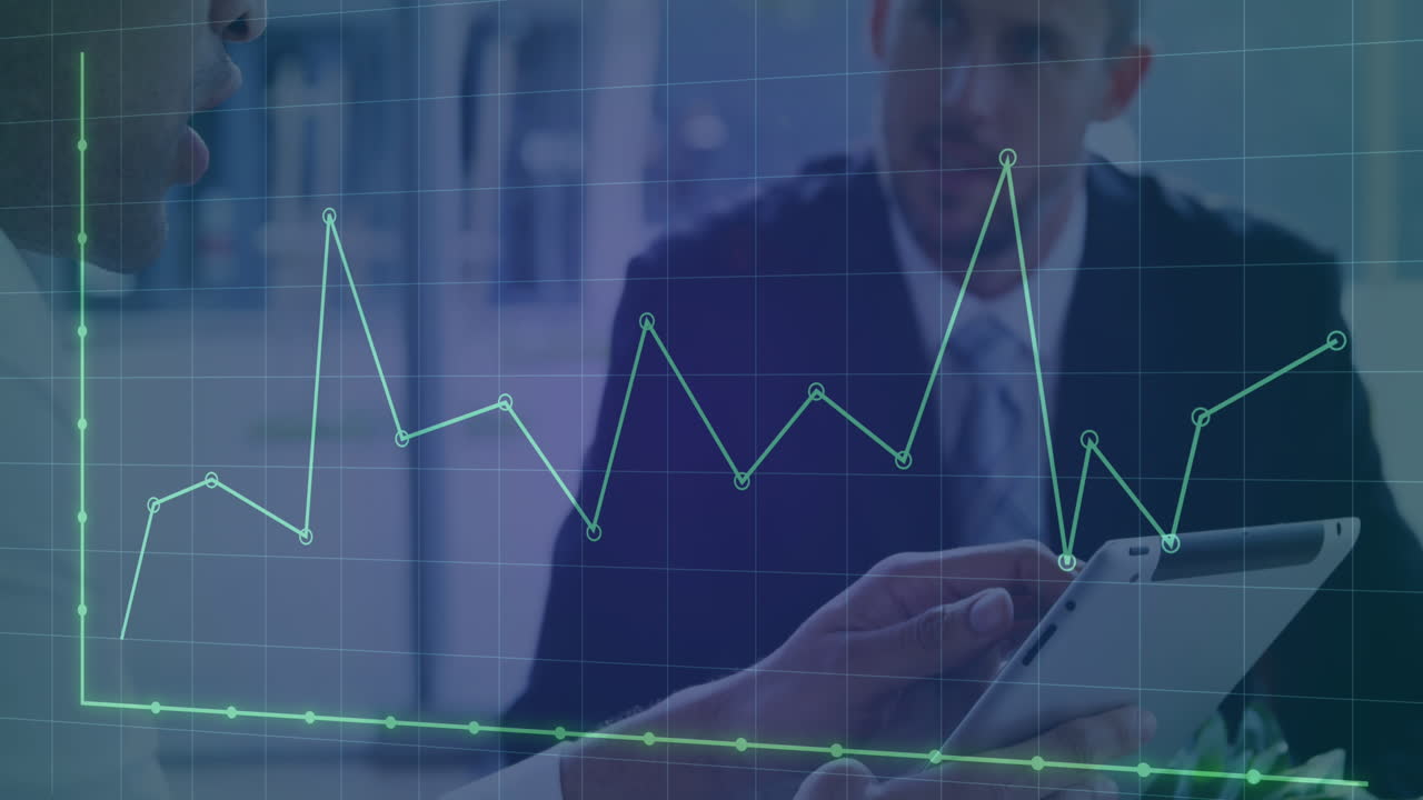 animación de puntos que forman gráfico sobre patrón de cuadrícula contra diversos compañeros de trabajo discutiendo informes
