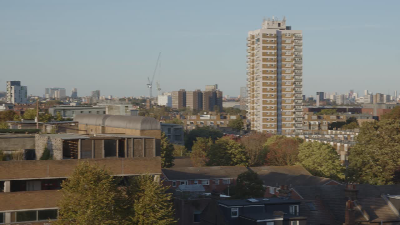 vista de los edificios de oficinas y el horizonte desde docklands a la ciudad de londres desde peckham en el sur de londres, reino unido