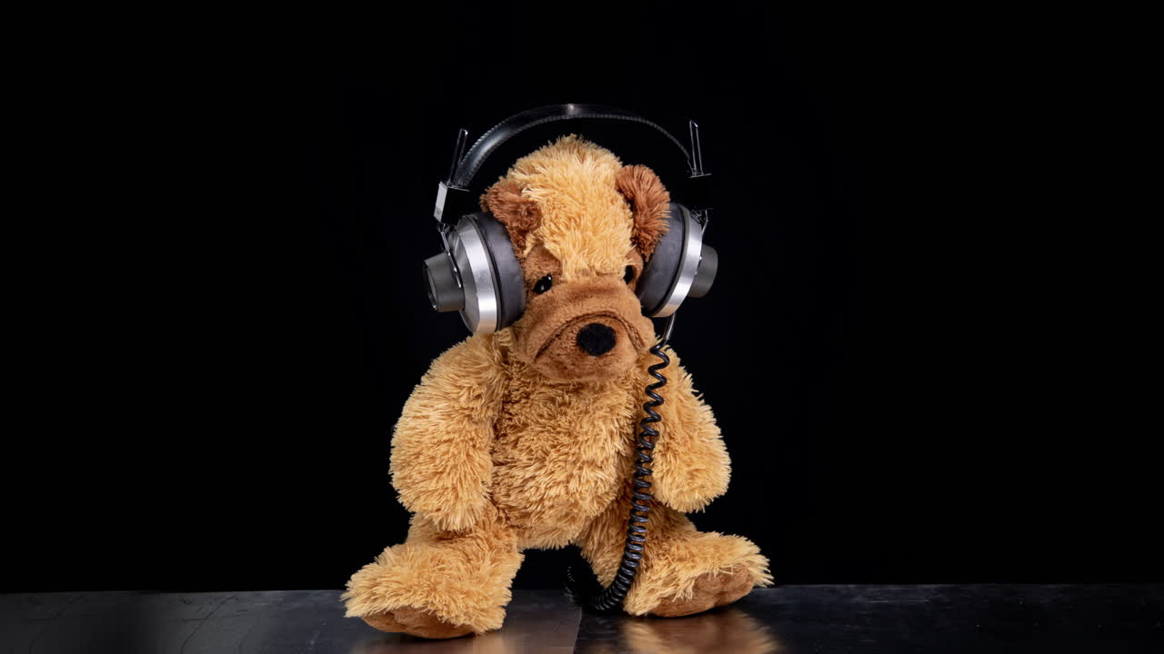 oso de peluche con auriculares