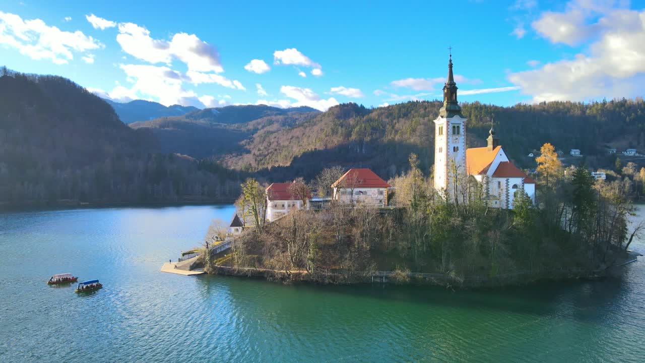 Splendido video aereo con drone in 4K che riprende il Lago di Bled, Slovenia