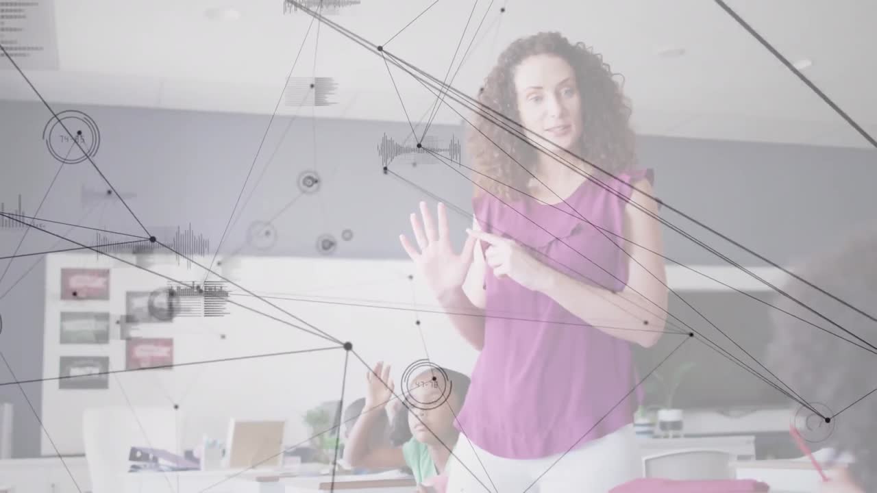 анимация сети связей и обработка данных над учительницей с школьниками.