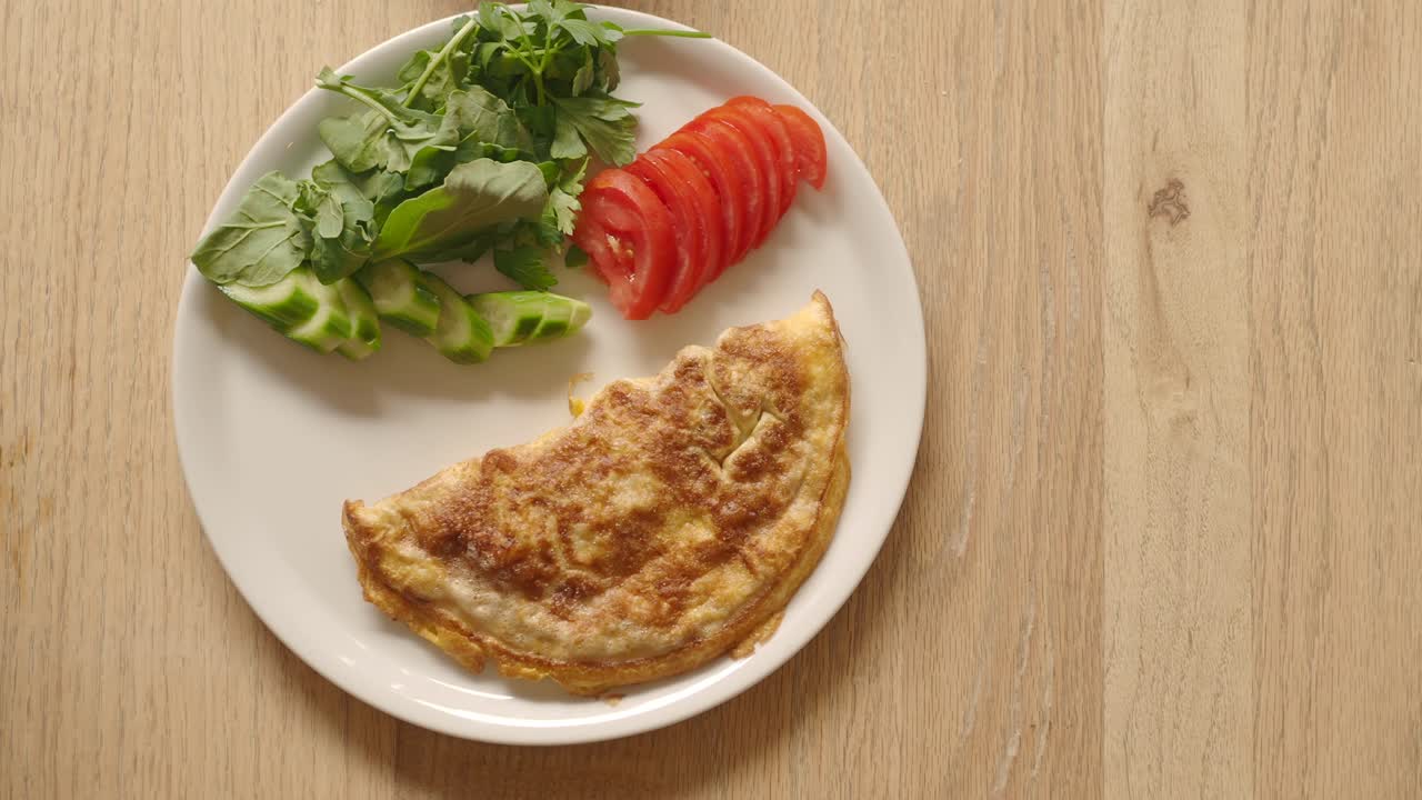 Omelet with salad