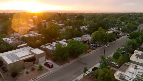 Adobe-style-homes-in-southwestern-neighborhood-in-USA