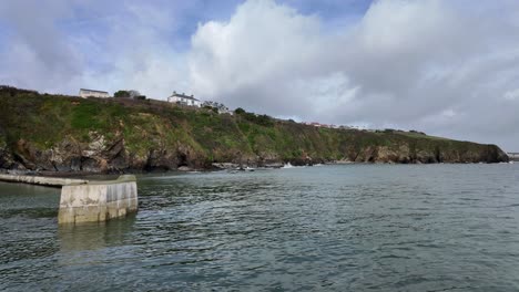 El-Muelle-Tramore-Waterford-Irlanda-Con-El-Paseo-Donarale-En-El-Fondo-A-Principios-De-La-Primavera