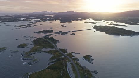 la carretera del océano atlántico en noruega una hazaña técnica de ingeniería que tomó muchos años para completar