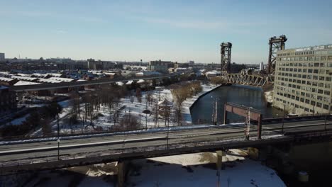 una vista aérea de drones del histórico parque ping tom del barrio chino de chicago