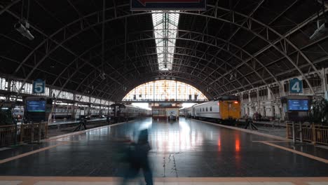 Zeitraffer---Bahnhof-In-Bangkok,-Thailand