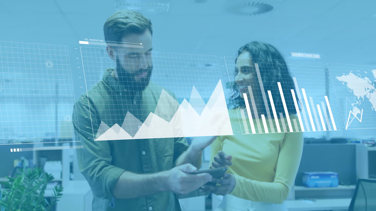 animación del procesamiento de datos financieros sobre diversos colegas que discuten el trabajo en la oficina
