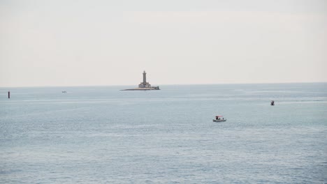 Faro-Porer-En-Premantura,-Croacia-En-El-Mar-Adriático