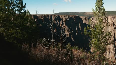 Panorama-Del-Cañón-Negro-Del-Parque-Nacional-Gunnison-Durante-El-Día-En-Montrose,-Colorado,-Estados-Unidos